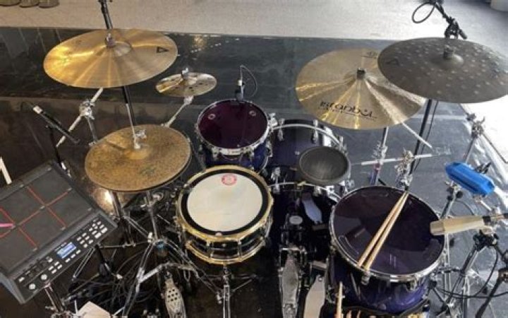 Tight ___ drum: 2 wds.